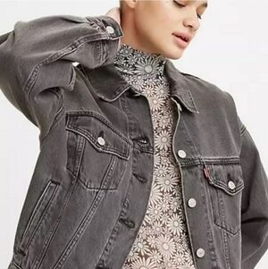 Levi's vintage fit black denim jean jacket small